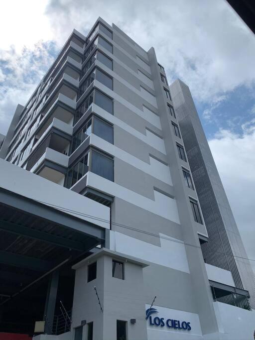 Apartamento Moderno Con Vista A La Ciudad